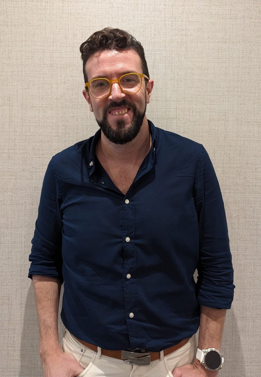 Persona sonriendo a cámara