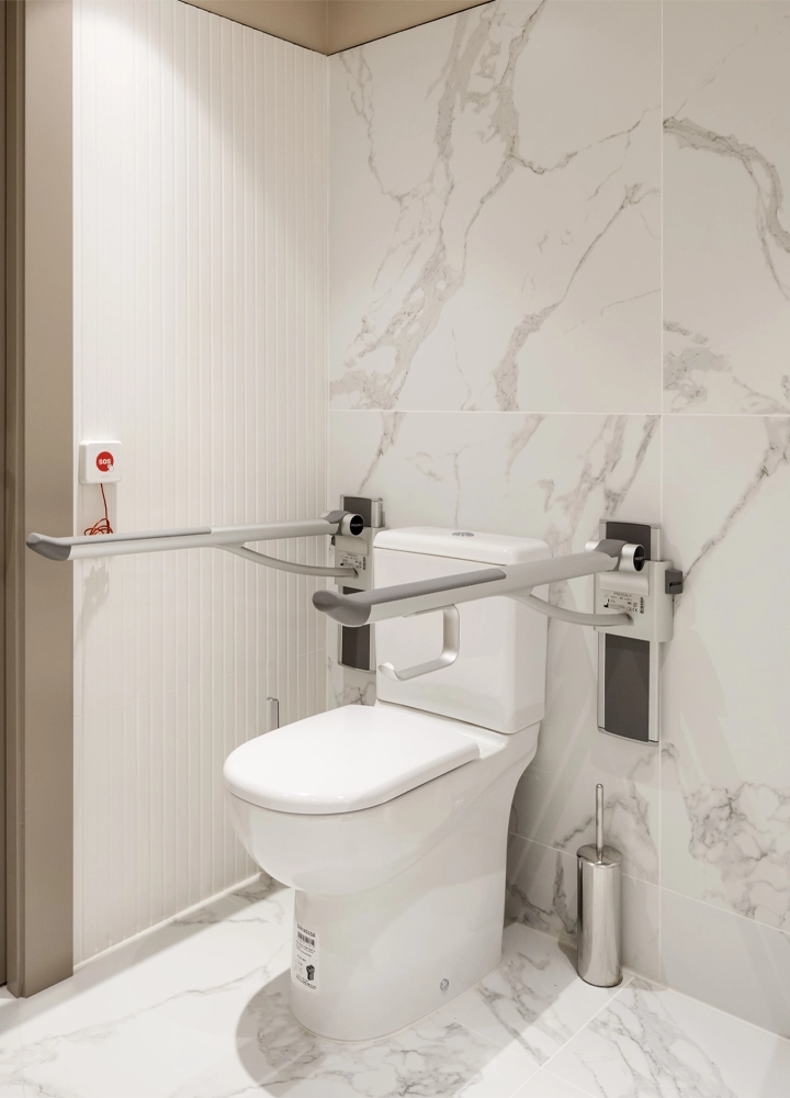 Baño accesible para personas con movilidad reducida, un diseño sin barreras arquitectónicas.
