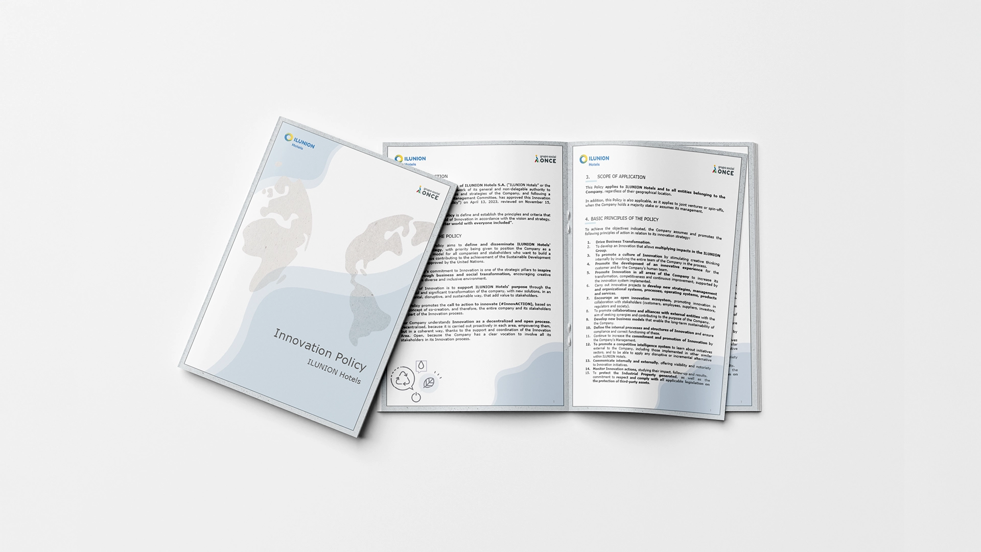 Documento titulado &#039;Innovation Policy ILUNION Hotels&#039; con una portada que muestra un diseño abstracto de mapas en tonos grises y azules. El folleto está abierto mostrando texto en inglés con secciones sobre el alcance y principios básicos de la política. Incluye logotipos de ILUNION y ONCE.