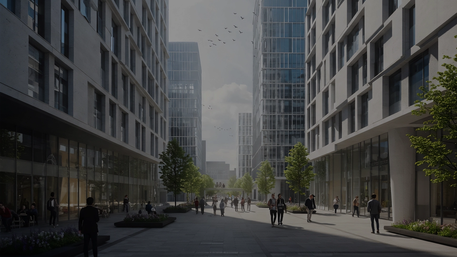 Vista urbana moderna con edificios altos de cristal y personas paseando por una avenida amplia y peatonal.