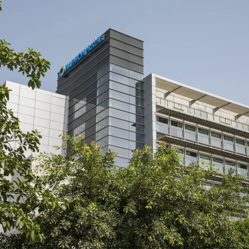 Image of the façade of the ILUNION Málaga Hotel.
