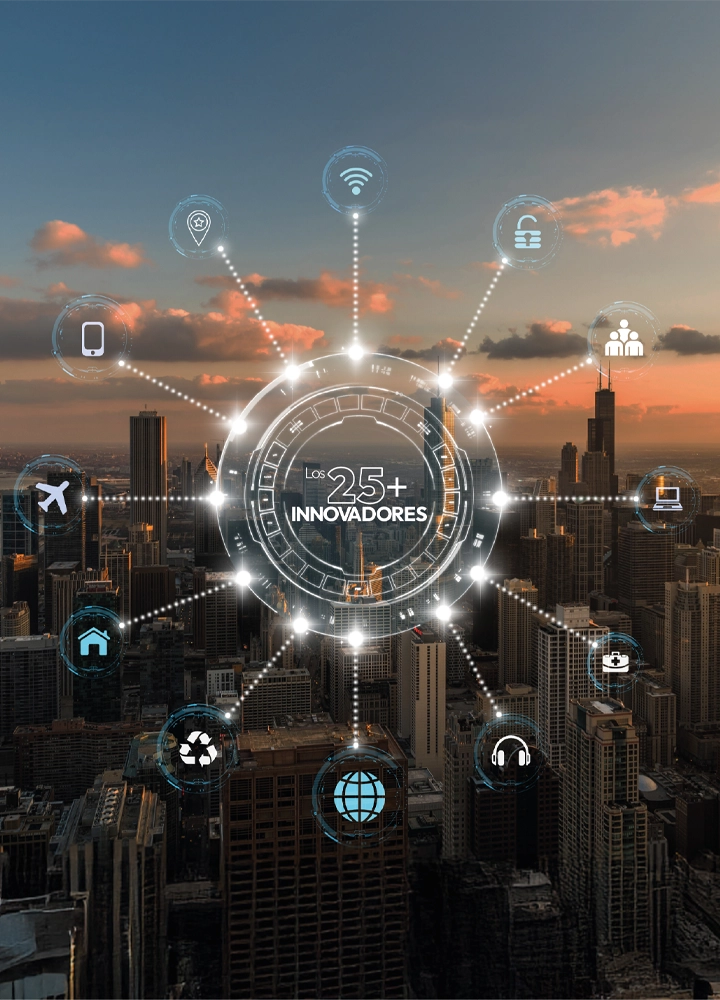 Imagen de ciudad al atardecer con interfaz digital central que dice “Los 25+ INNOVADORES”. Íconos conectados representan sectores como salud, energía, transporte y tecnología. Estética futurista y enfoque en innovación.