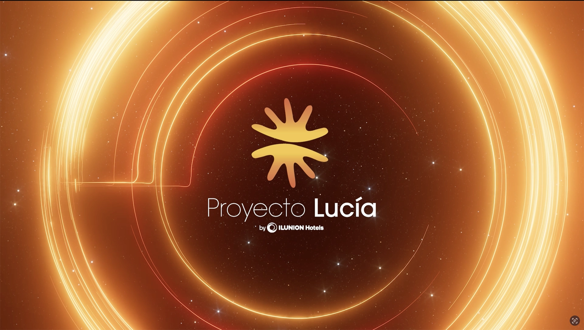 Logotipo de Proyecto Lucía centrado sobre un fondo en tonos naranja y rojo, rodeado por círculos luminosos que crean un efecto dinámico y tecnológico. Debajo aparece el texto “Proyecto Lucía by ILUNION Hotels”.