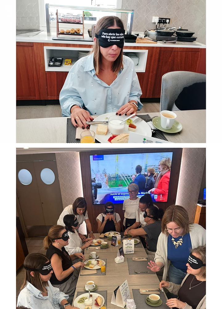 Participantes en una actividad de sensibilización desayunan con antifaces mientras interactúan con los alimentos y utensilios; en la segunda imagen, varias personas comparten la experiencia alrededor de una mesa.